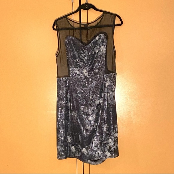 Sequined dress with see-through mesh bodice “cut out” look. 2nd Day brand, Sz 10 - Picture 3 of 10